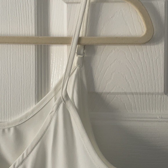 Adjustable strap button tank - Picture 4 of 5